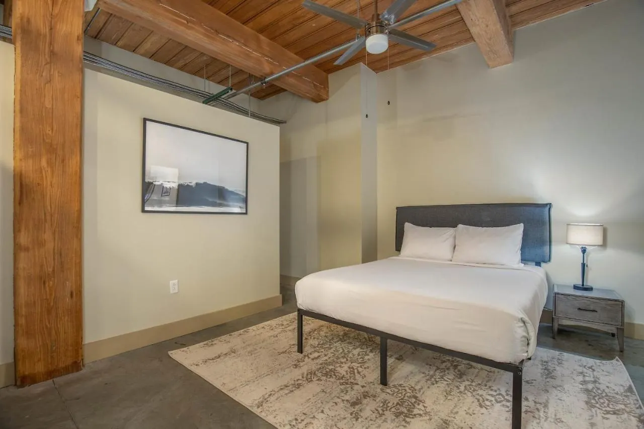 Frontdesk Open 2 Bedroom Apt Near Busch Stadium Saint Louis 0*,  United States