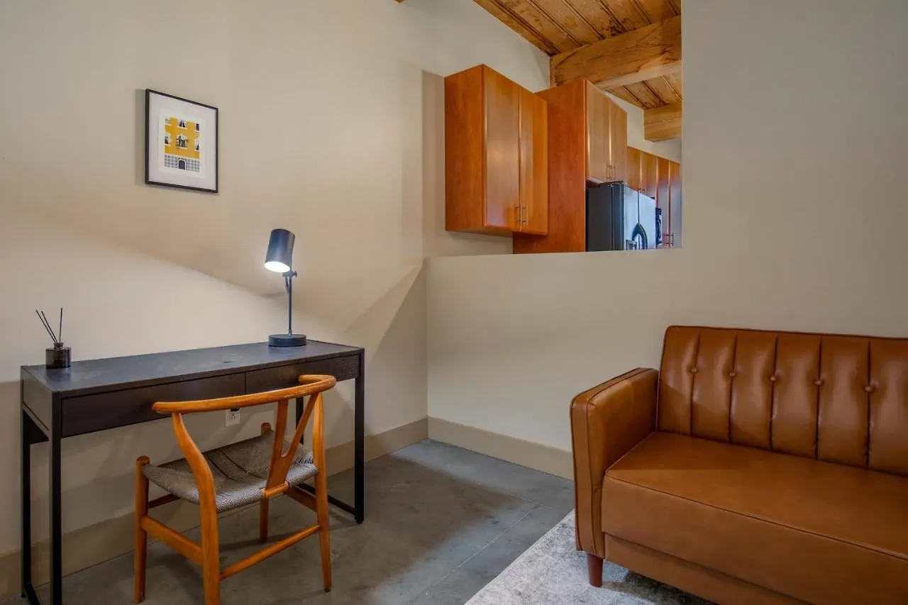 Frontdesk Open 2 Bedroom Apt Near Busch Stadium Saint Louis United States