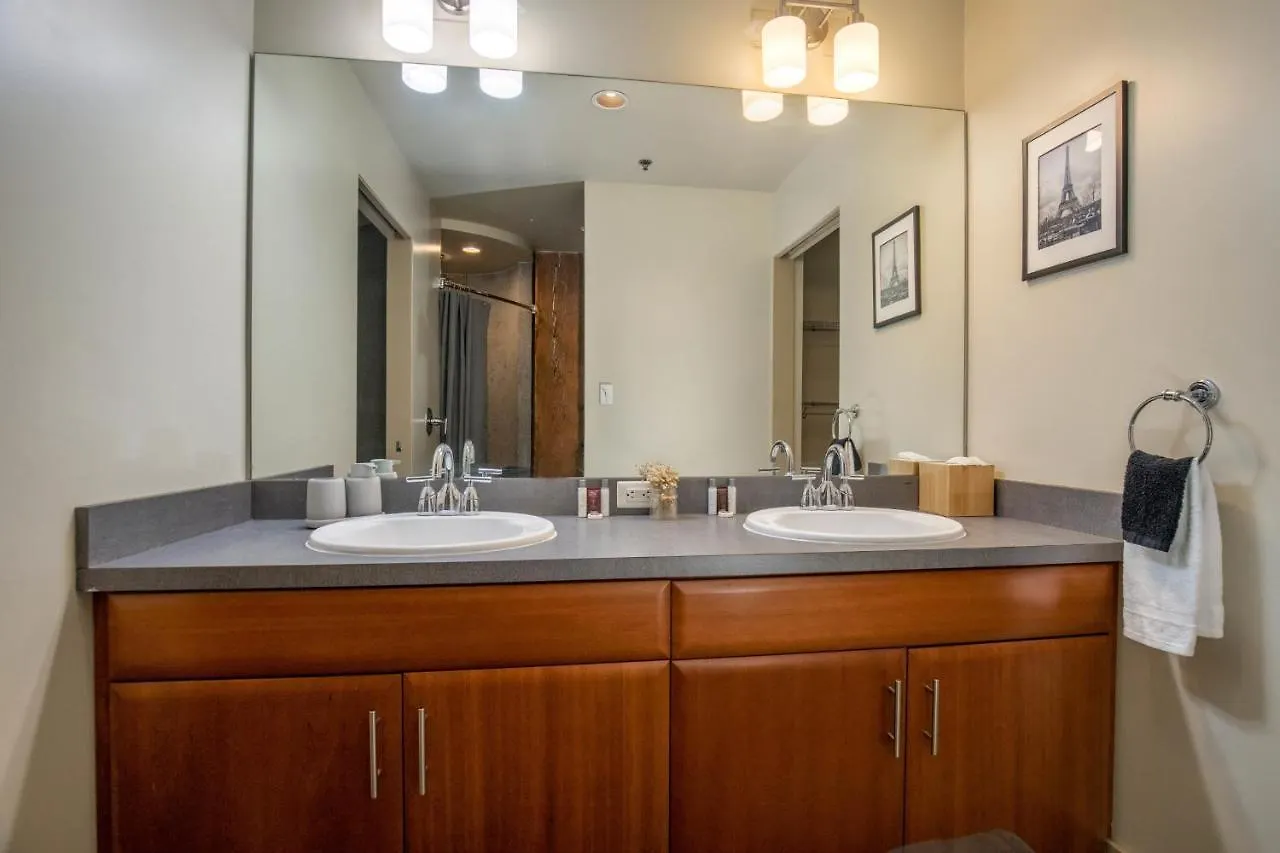 Frontdesk Open 2 Bedroom Apt Near Busch Stadium Saint Louis 0*,  United States