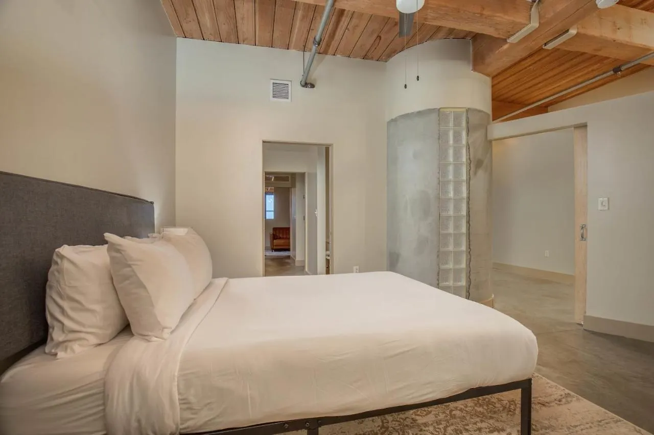 Frontdesk Open 2 Bedroom Apt Near Busch Stadium Saint Louis Apartment